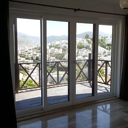 Bodrum Ozel Havuzlu Mustakil Tripleks فيلة