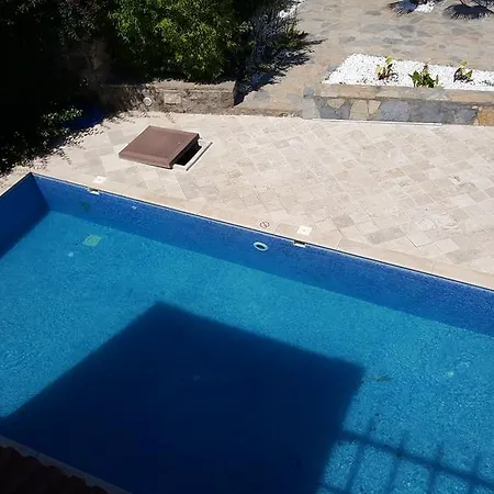 Bodrum Ozel Havuzlu Mustakil Tripleks فيلة